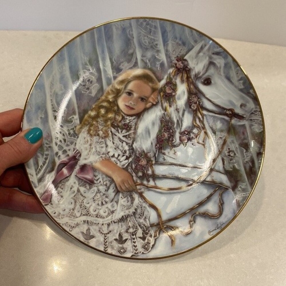Corinne Layton Heirlooms & Lace Tess Collector’s 3rd Plate in Series #3048L - Picture 11 of 14